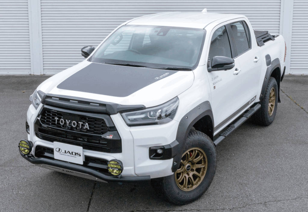 ハイラックス　/　ボンネットプロテクター・ノーズプロテクター・フロントグリルガーニッシュで、クルマの表情をSUV感満載に！