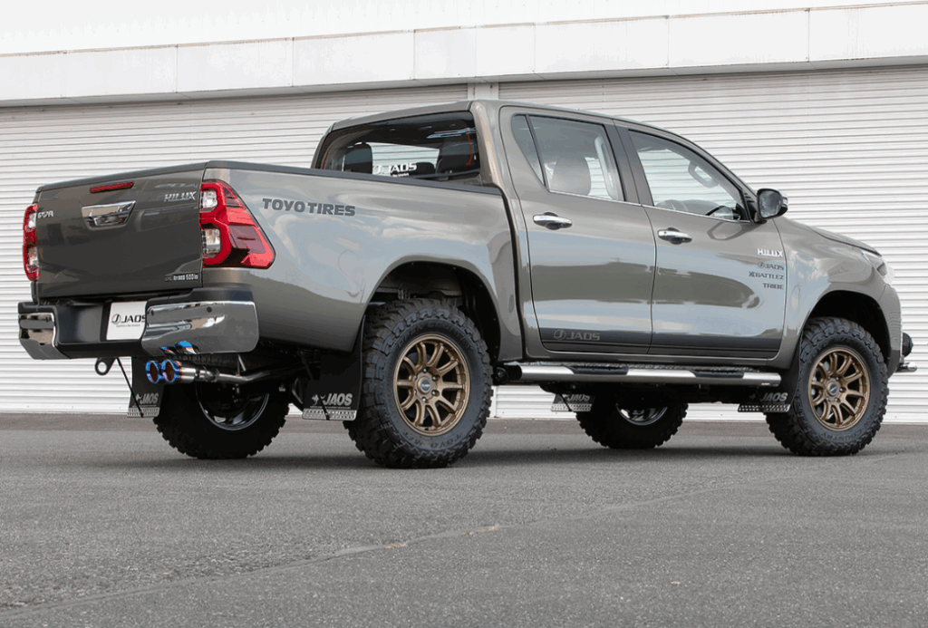 ハイラックス（GUN125系）/　JAOS　‘‘BATTLEZマフラー✕フェンダーガーニッシュ type-X‘‘